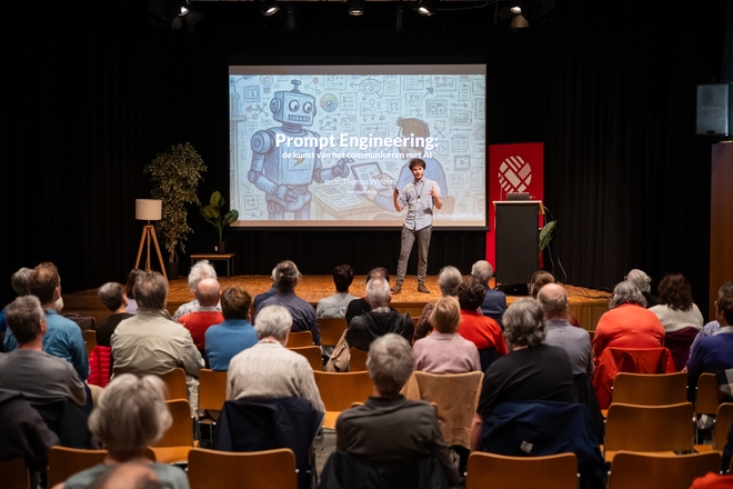 Thomas Winters speaking at the Digitale Week in Bibliotheek Tweebronnen in Leuven.