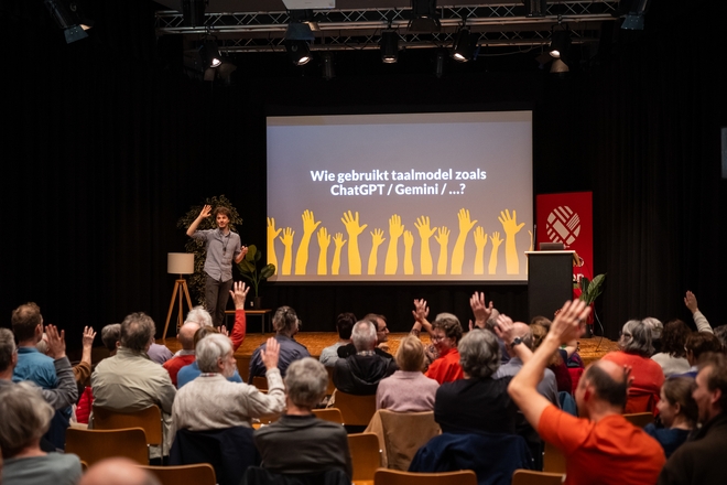 Thomas Winters speaking at the Digitale Week in Bibliotheek Tweebronnen in Leuven.