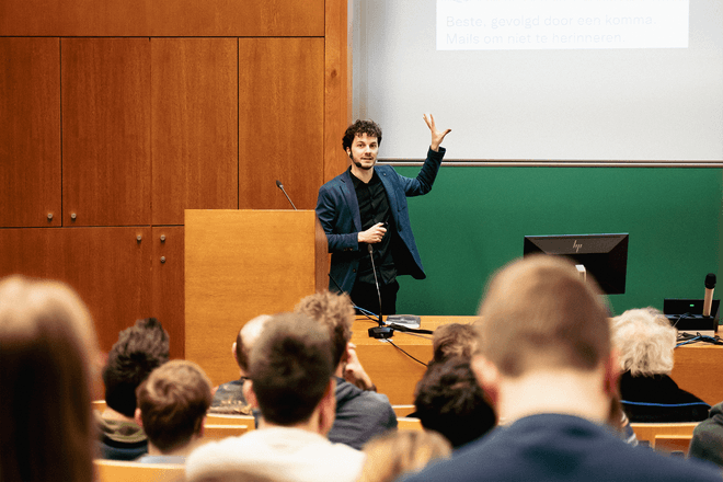 Thomas Winters defending his PhD thesis