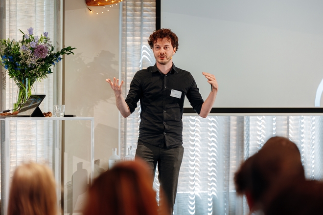 Thomas Winters speaking at the CFO Day (House of Executives).