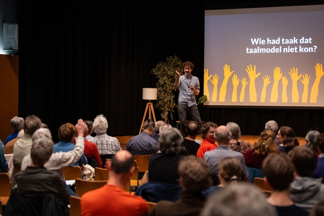 Thomas Winters speaking at the Digitale Week in Bibliotheek Tweebronnen in Leuven.